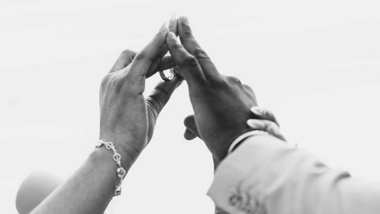 6 Steps to Selecting a marriage Professional photographer