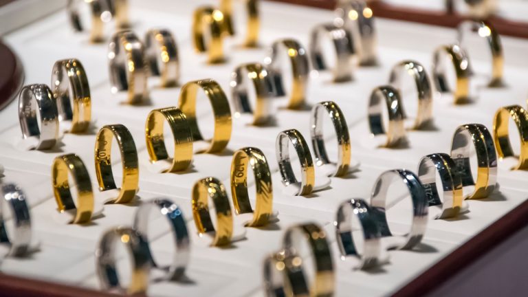 How Security Guards Can Protect Jewelry Shops from Thieves