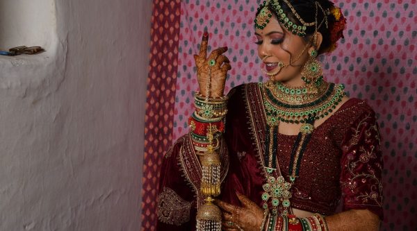 Luxury Gifts For Wife- Make Her Feel Queen Of The World: